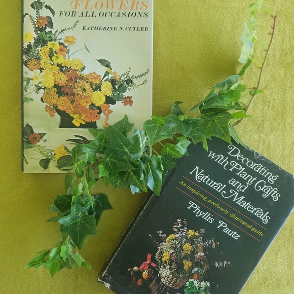 Vintage 60s 70s Aesthetic Floral Craft Books Plant & Natural Crafting - Picture 1 of 14